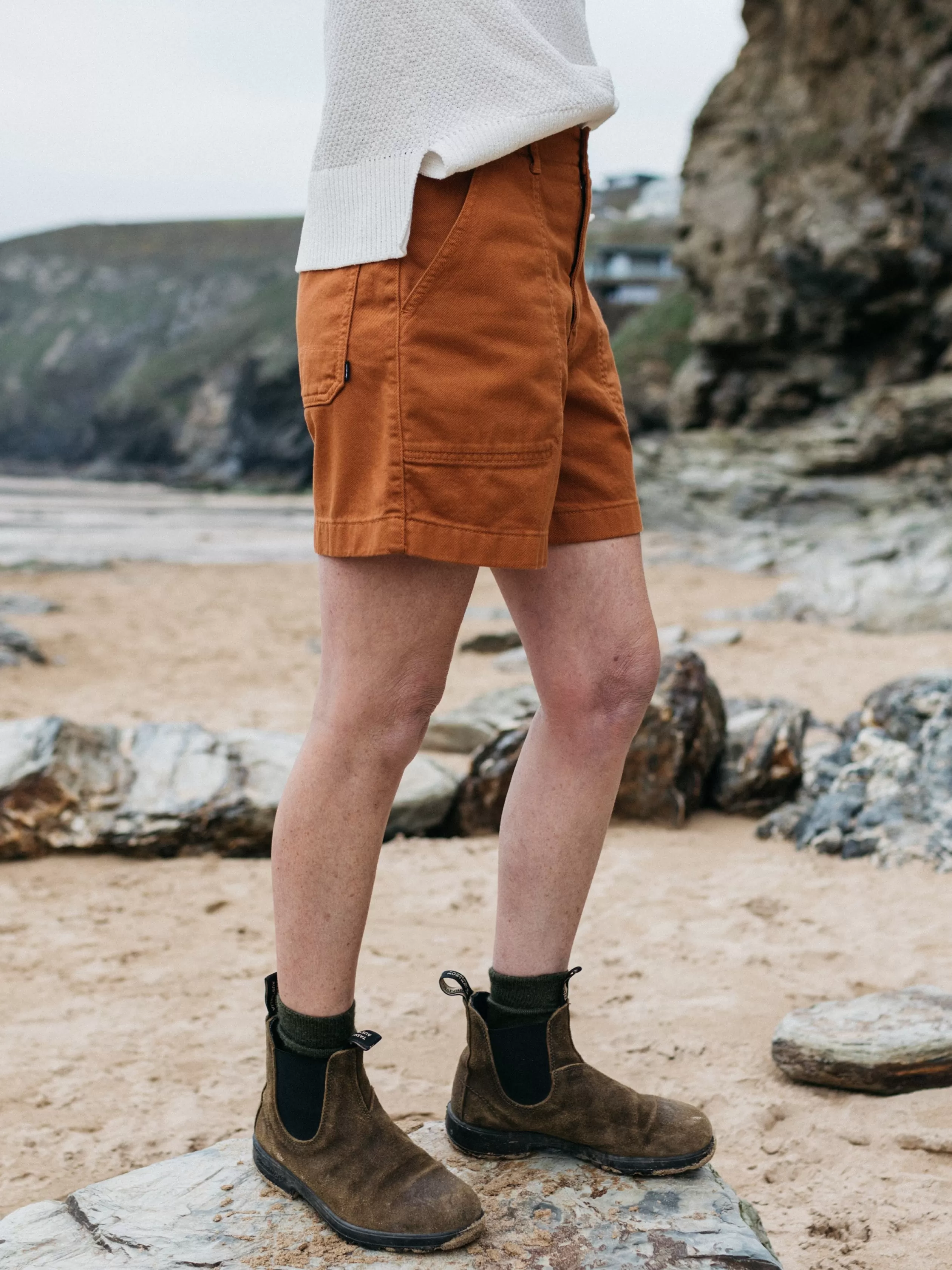 Finisterre Durable organic cotton canvas shorts in <Women Shorts