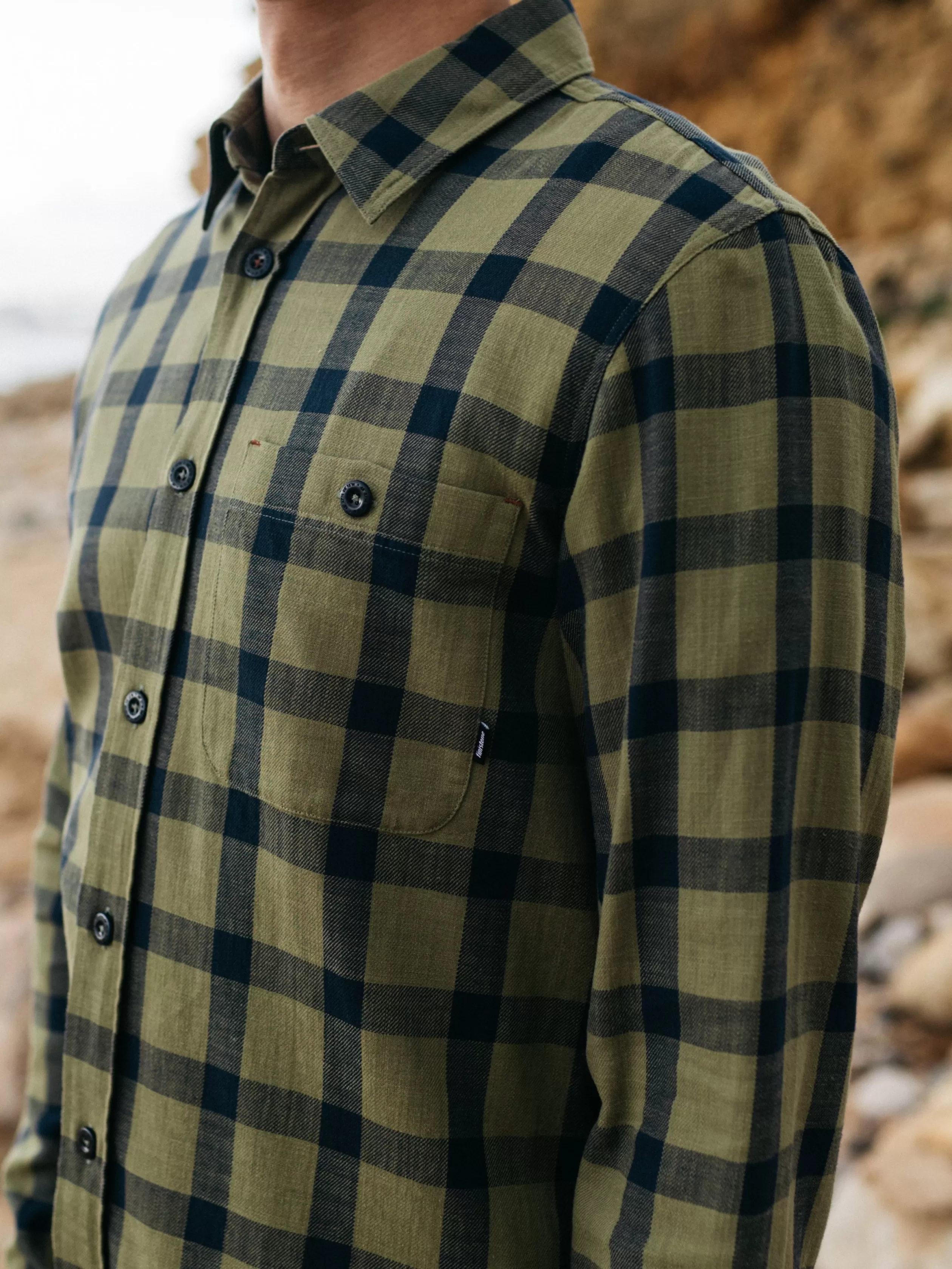 Finisterre Organic cotton checked shirt in moss green< Shirts