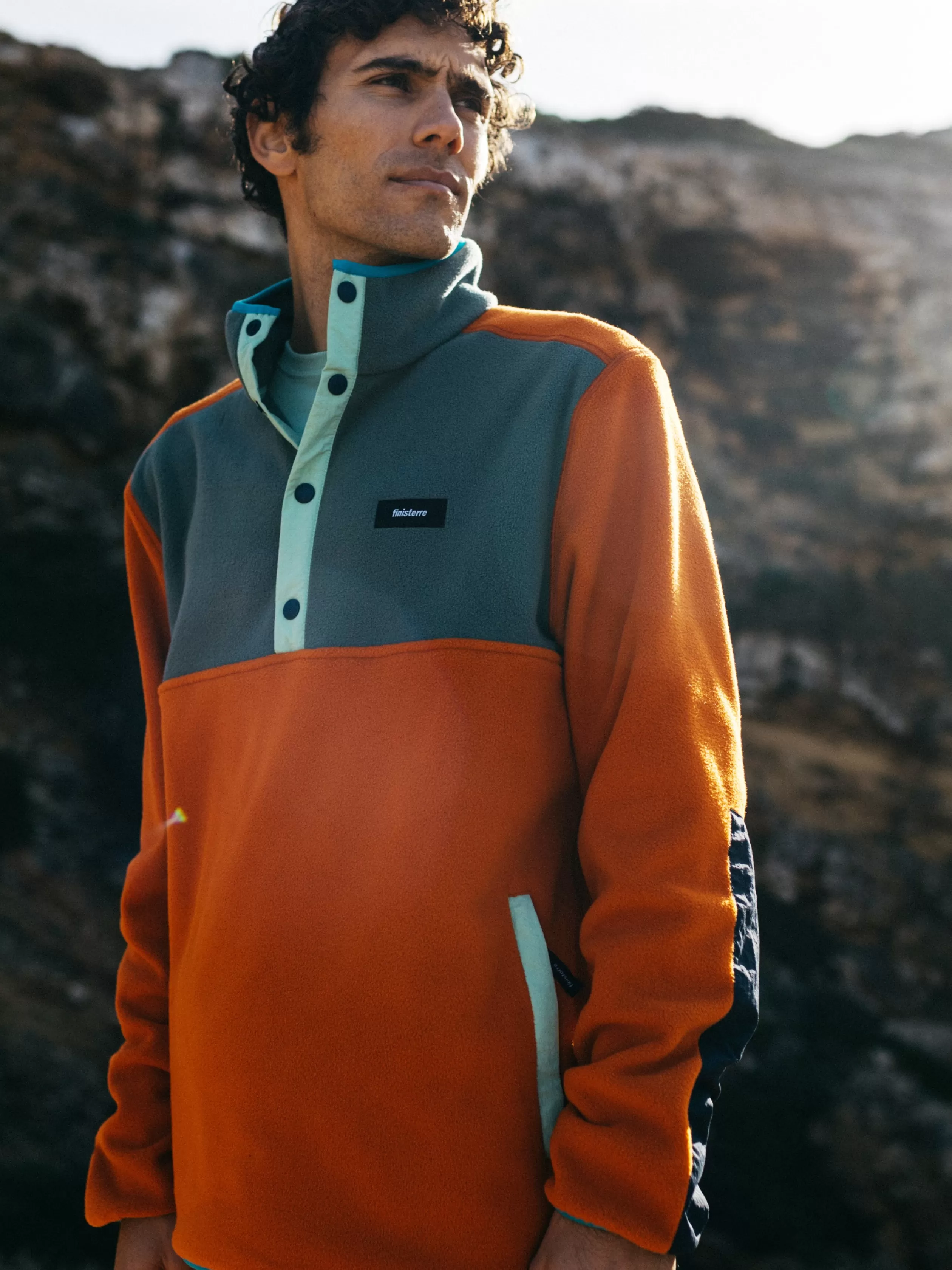 Finisterre Recycled lightweight fleece in amber and deep sea< Fleece