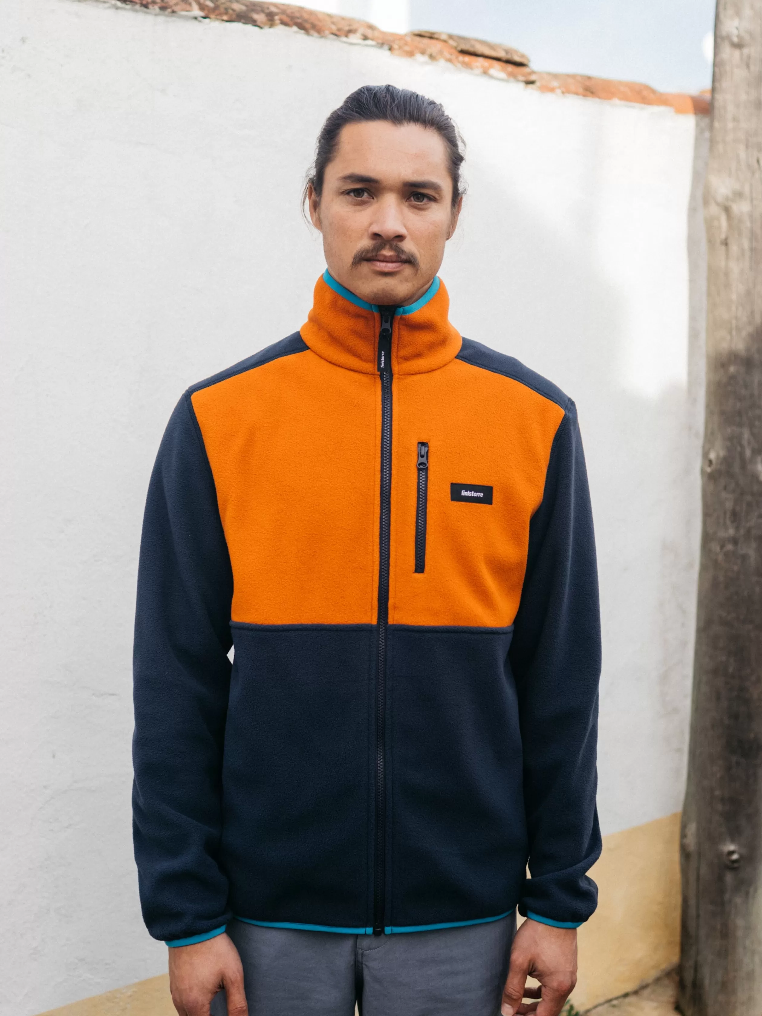 Finisterre Recycled lightweight fleece in navy and terracotta< Fleece