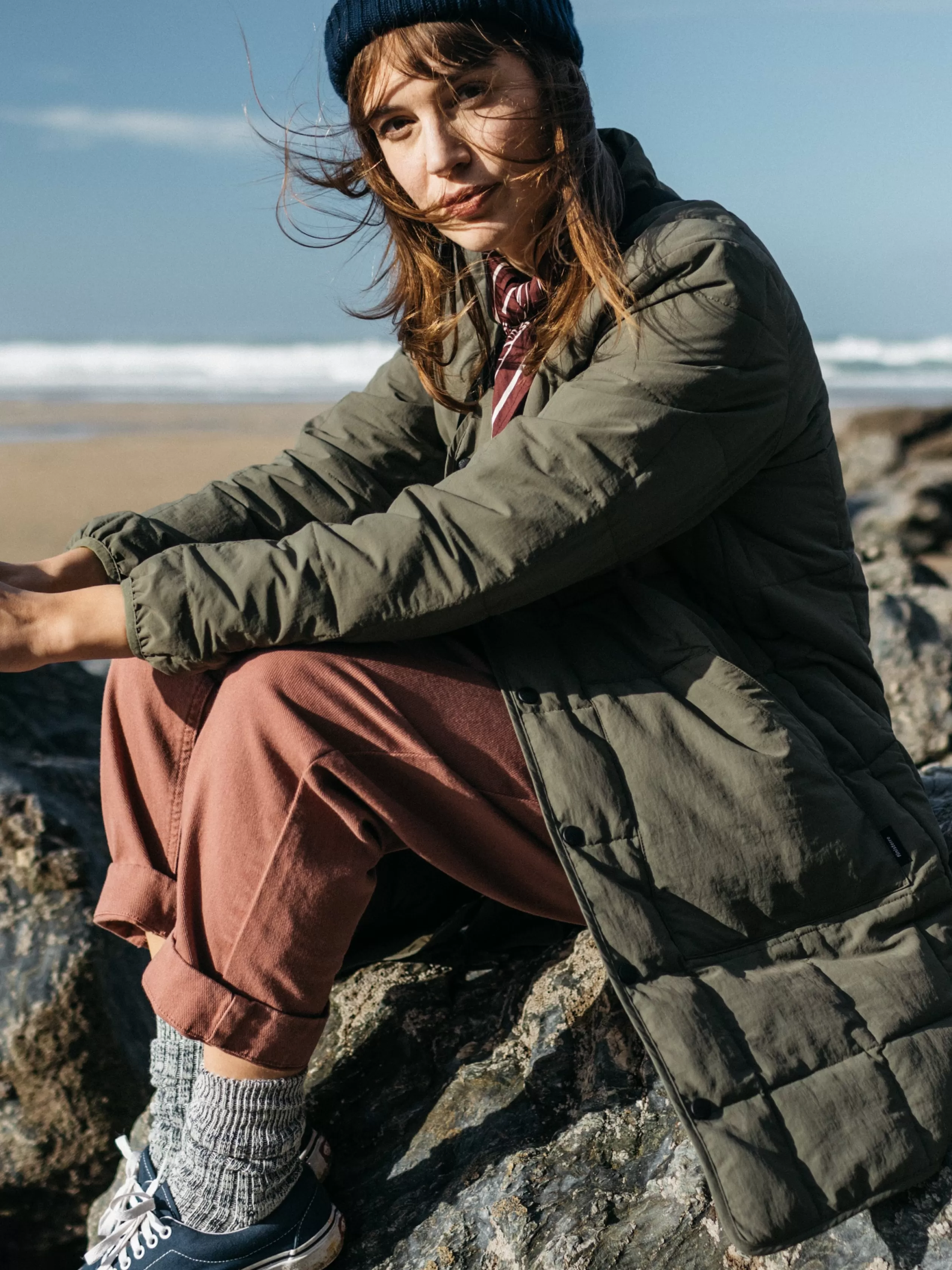 Finisterre Recycled lightweight long-line insulated jacket in green<Women Jackets, Coats & Gilets