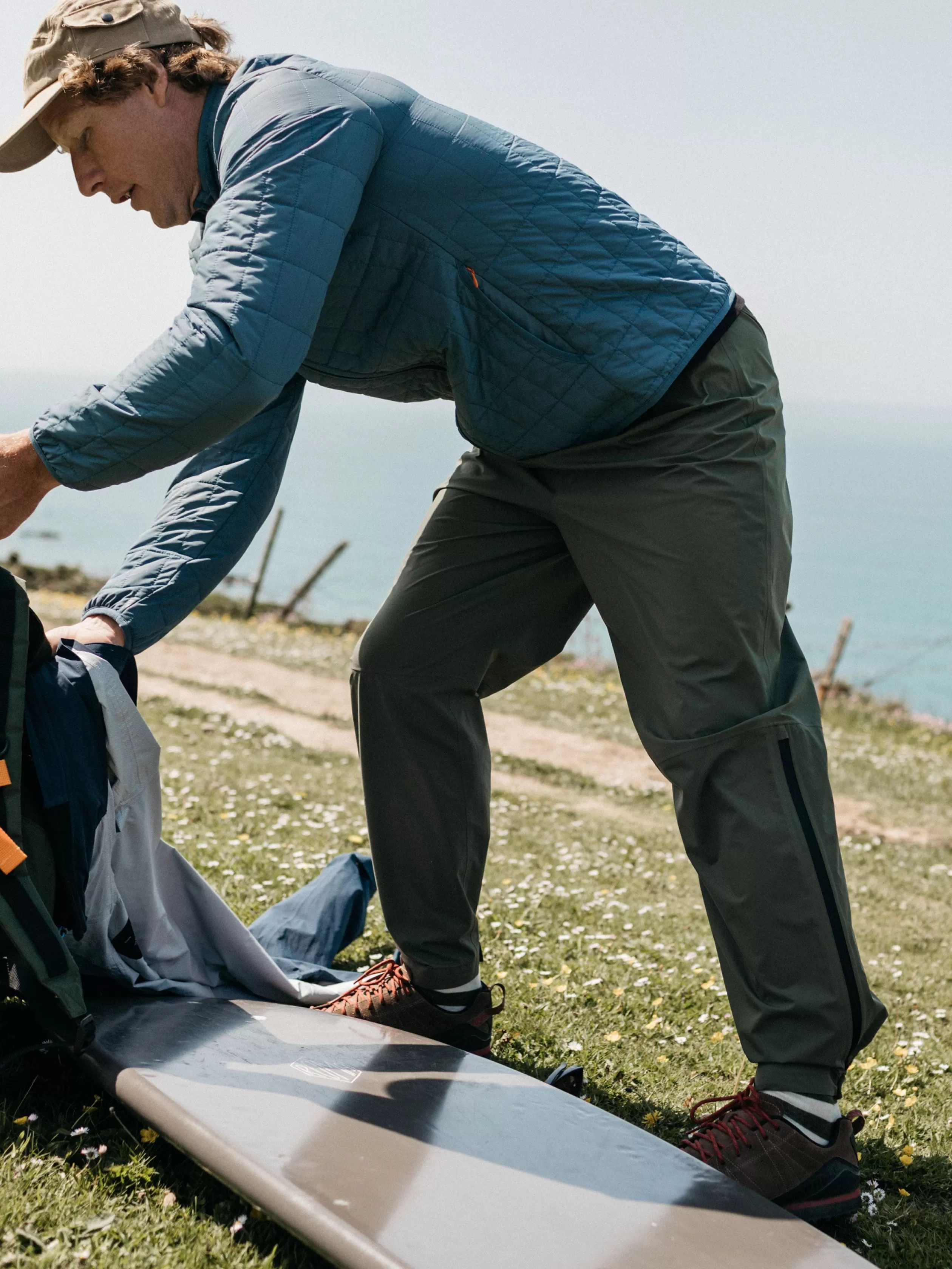 Finisterre Recycled lightweight waterproof trousers in green< Trousers & Jeans