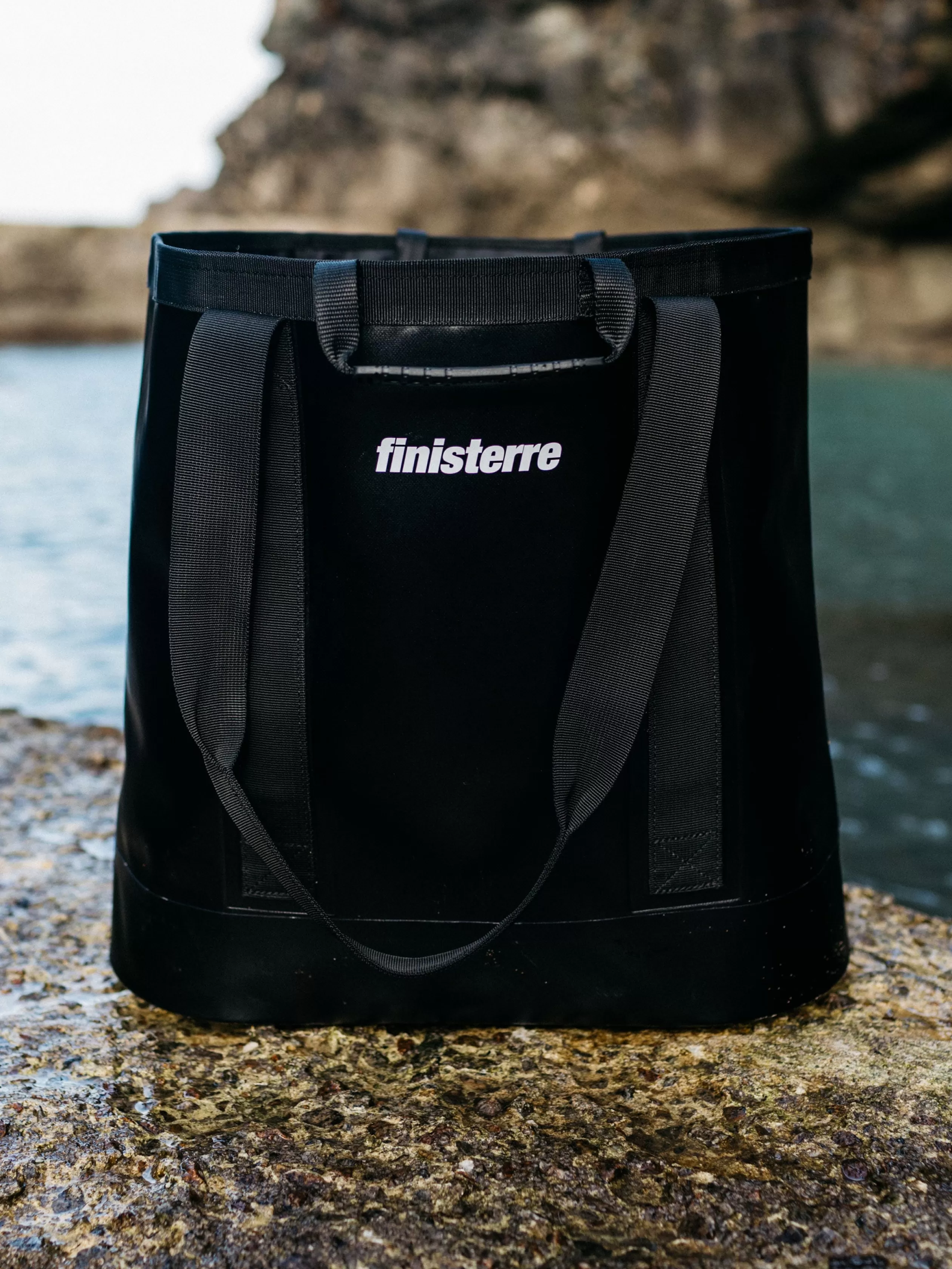 Finisterre Recycled waterproof 35L tote bag in black<Women Bags | Bags