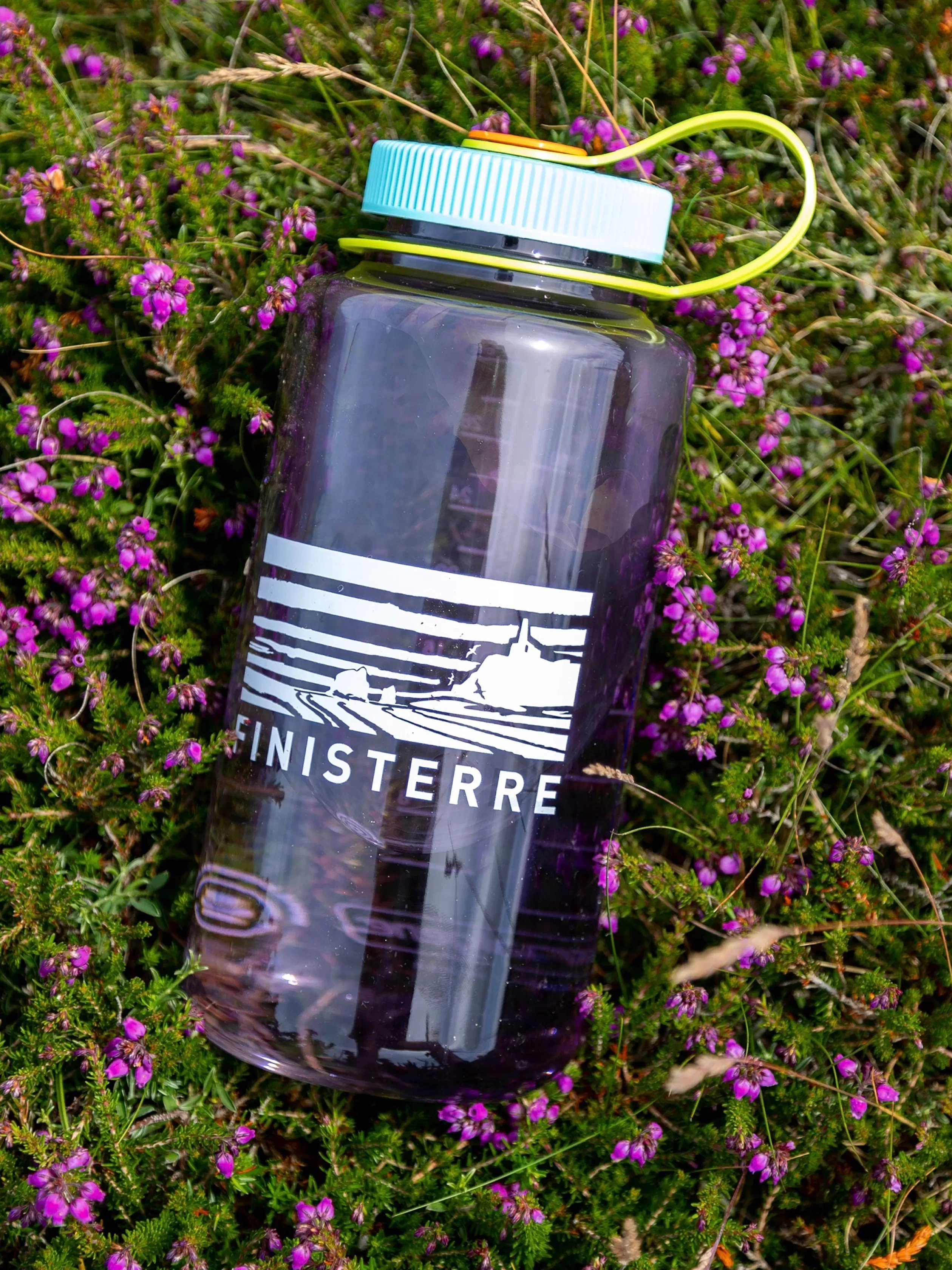 Finisterre Reusable 1 litre bottle in aubergine<Women Water Bottles | Water Bottles